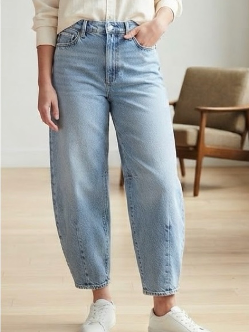 American Eagle Outfitters Light Blue Barrel Jeans